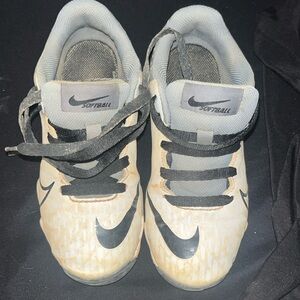 Nike Baseball cleats black and white. New ties
